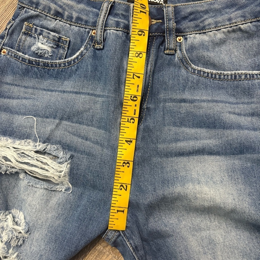Fashion nova size 3 capri style distressed jeans - Picture 11 of 11